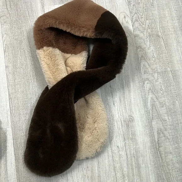 Set of 2 echo scarves you get both A594
